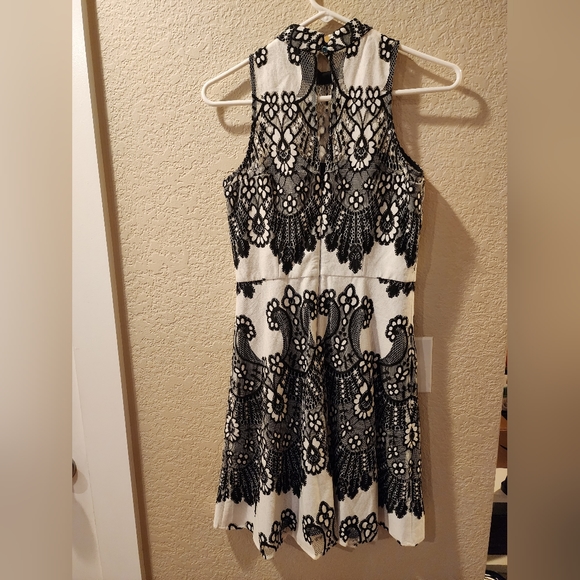 KENSIE Women's Black-White Sleeveless Halter Illusion Lace Embroidered Dress 4 - Picture 4 of 7